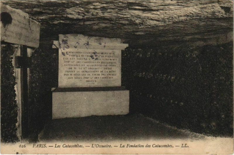 Carte postale ancienne Les Catacombes - L'Ossuaire - La Fondation des Catacombes à Paris 14e