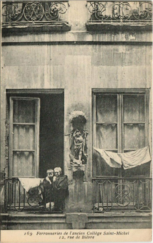 Carte postale ancienne Paris 5e - Ferronneries de l'ancien Collége Saint-Michel à Paris 5e