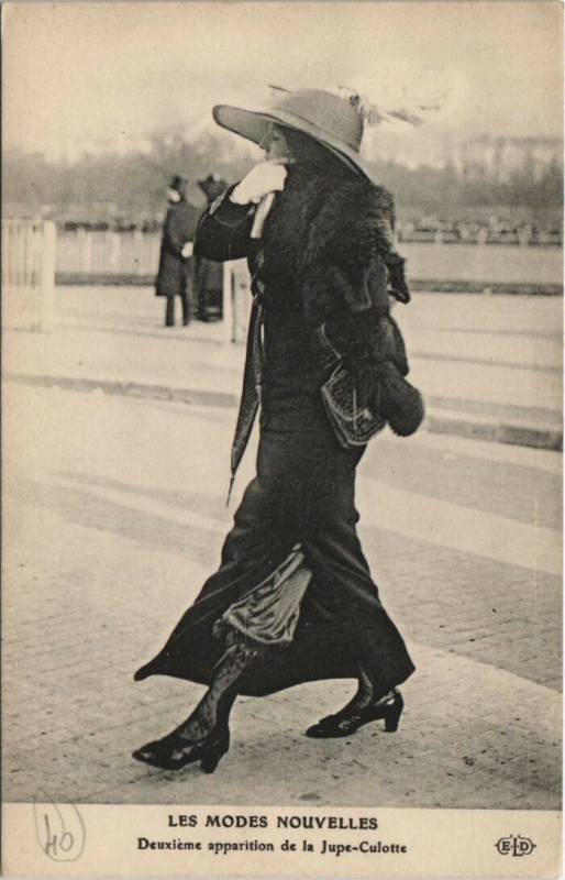 Carte postale ancienne Paris - L'es Modes Nouvelles  à Paris