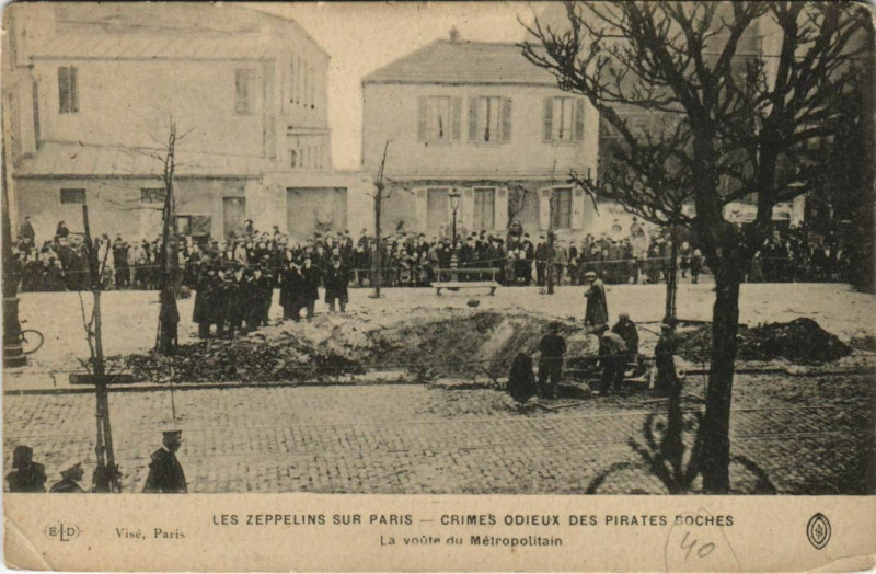 Carte postale ancienne Paris - Le Zeppelins sur Paris à Paris