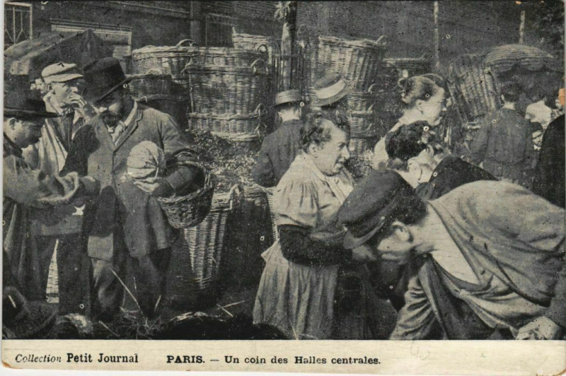 Carte postale ancienne Paris - Un coin des Halles centrales à Paris
