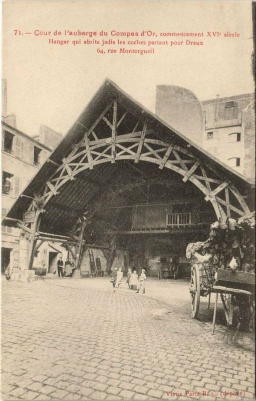 Carte postale ancienne Paris 2e - Cour de l'auberge du Compas d'Or à Paris 2e