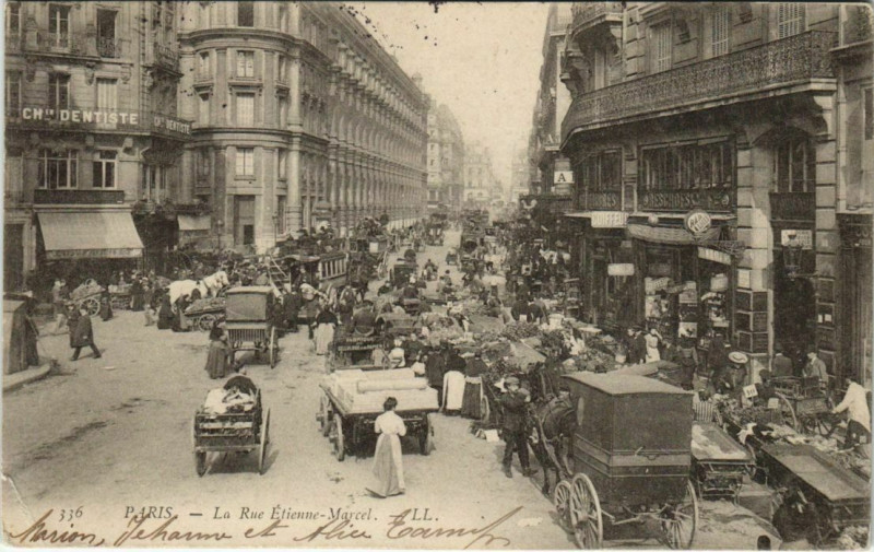 Carte postale ancienne Paris 1e - La Rue Etienne-Marcel à Paris 1er