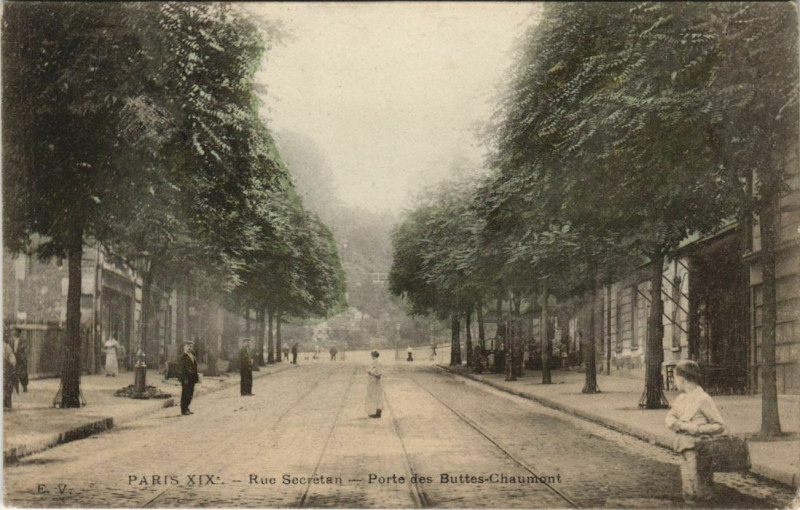 Carte postale ancienne Rue Secrétan - Porte des Buttes-Chaumont à Paris 19e