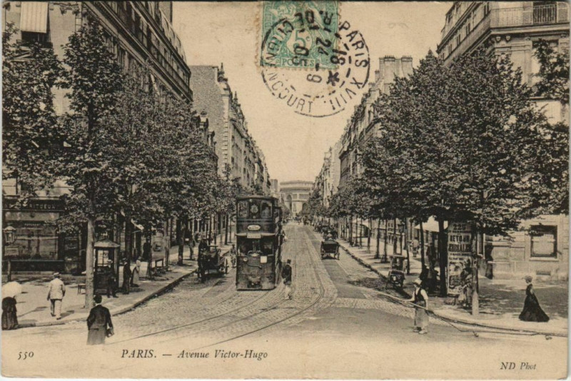 Carte postale ancienne Avenue Victor-Hugo à Paris 16e
