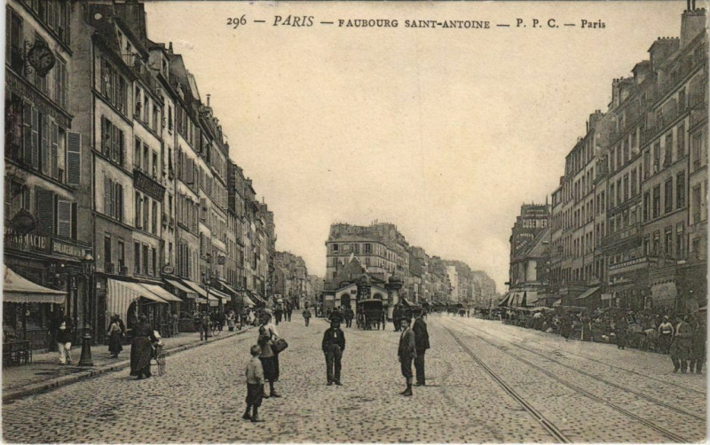 Carte postale ancienne Paris 11e - Faubourg Saint-Antonie à Paris 11e