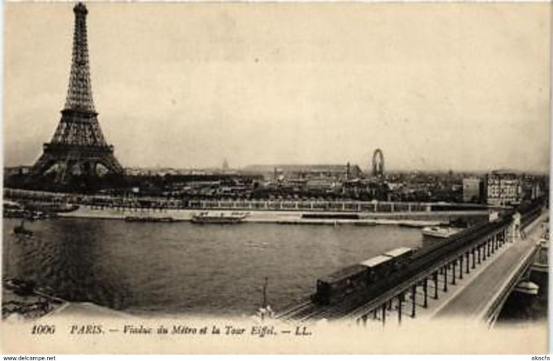 Carte postale ancienne Viaduc du Métro et la Tour Eiffel à Paris 16e