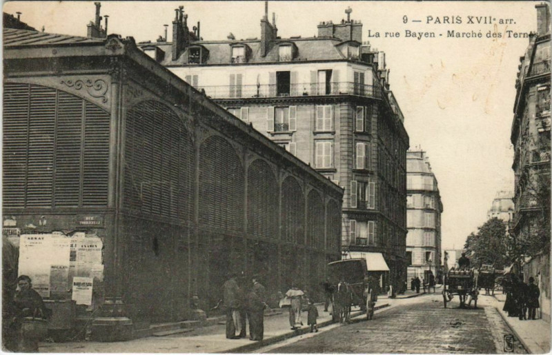 Carte postale ancienne La rue Bayen - Marché des Ternes à Paris 17e