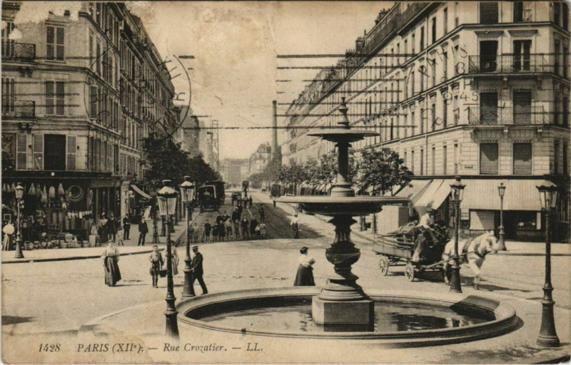 Carte postale ancienne Paris 12e - Rue Crozatier à Paris 12e