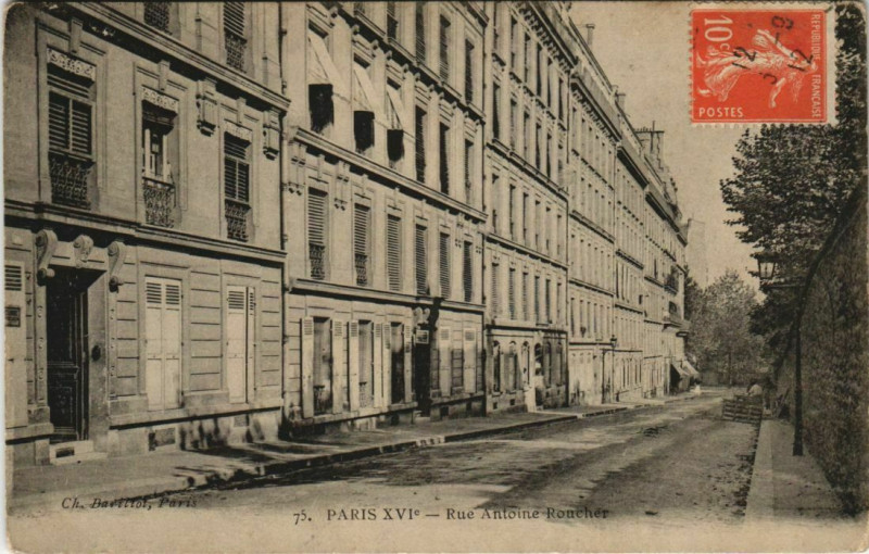 Carte postale ancienne Rue Antoine-Roucher à Paris 16e