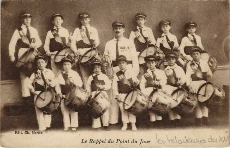 Carte postale ancienne Le Rappel du Point du Jour à Paris 16e