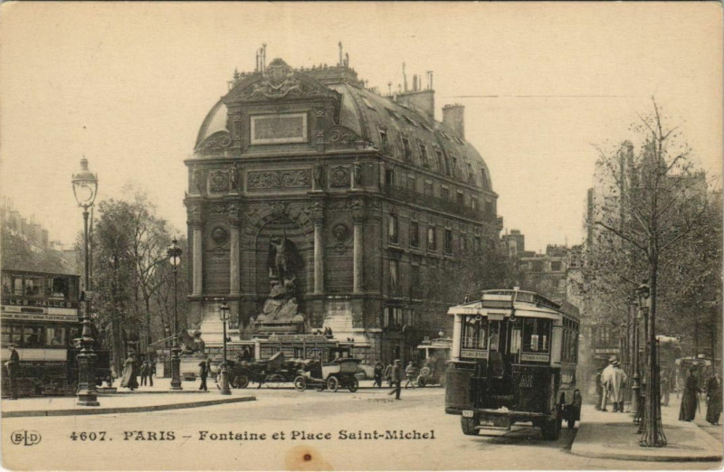 Carte postale ancienne Paris 5e - Fontaine et Pace Saint-Michel à Paris 5e
