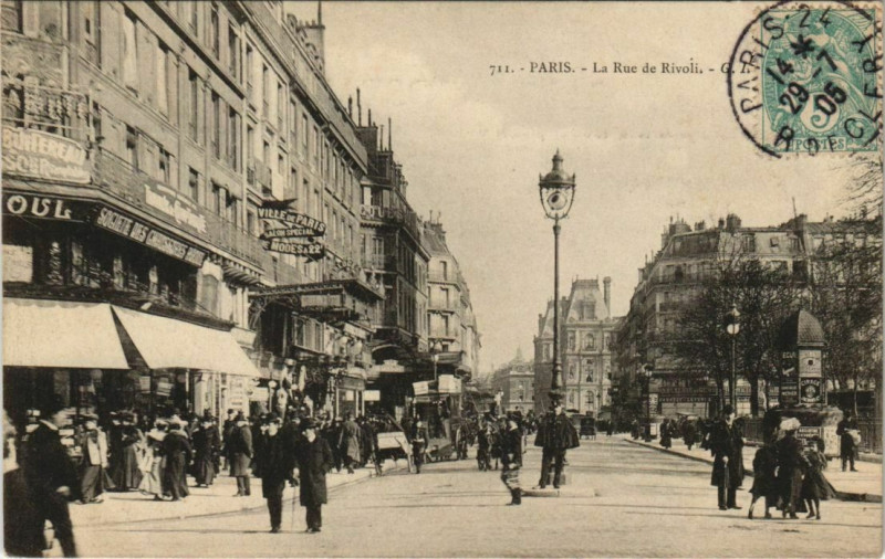 Carte postale ancienne Paris 4e - La Rue de Rivoli à Paris 4e