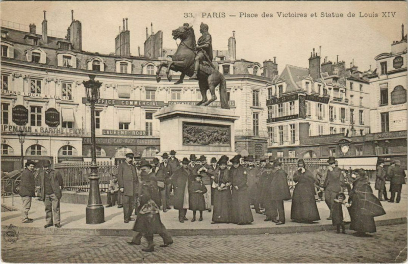 Carte postale ancienne Paris - Place des Victories et Statue de Louis Xiv. à Paris