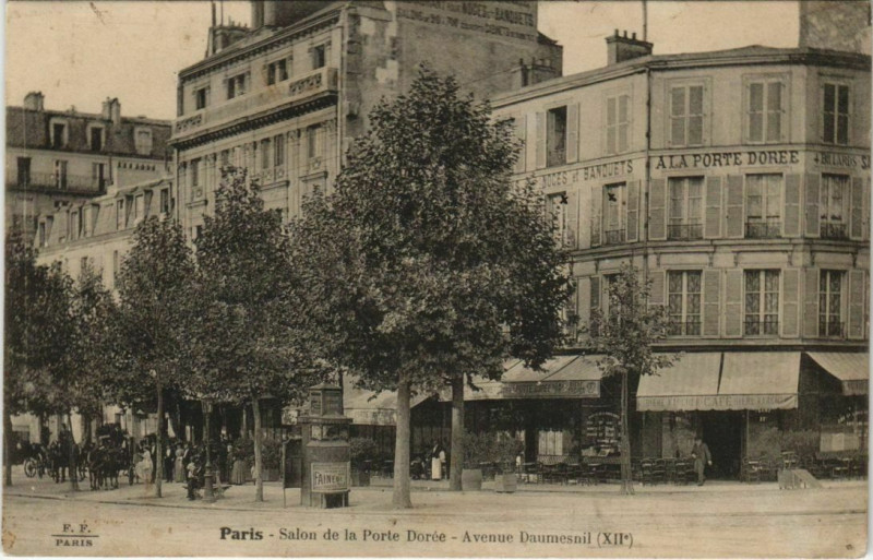 Carte postale ancienne Paris - Salon de la Porte Dorée - Avenue Daumesnil à Paris