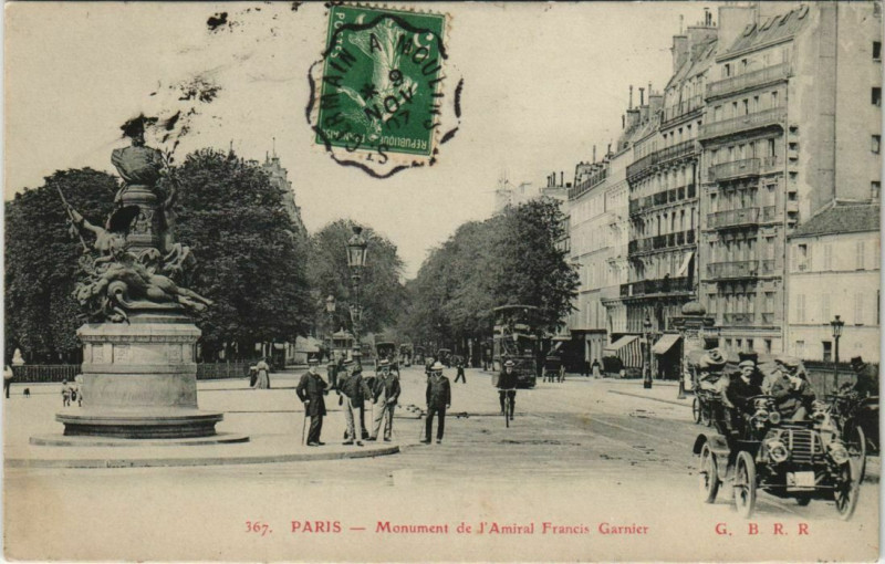 Carte postale ancienne Monument de l'Amiral Francis Garnier à Paris 5e