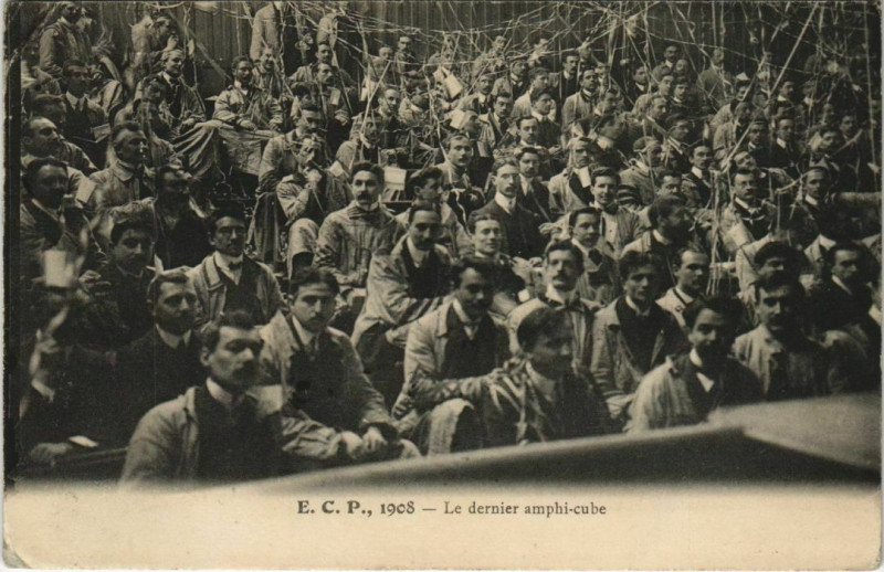 Carte postale ancienne Paris - Le dernier amphi-cube  à Paris