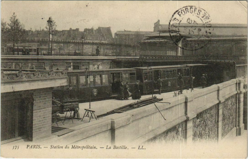 Carte postale ancienne Paris 12e - La Bastille à Paris 12e