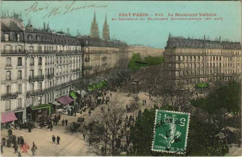 Carte postale ancienne Paris 11e - Le Boulevard Voltaire à Paris 11e