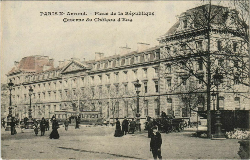 Carte postale ancienne Paris 10e - Place de la République à Paris 10e