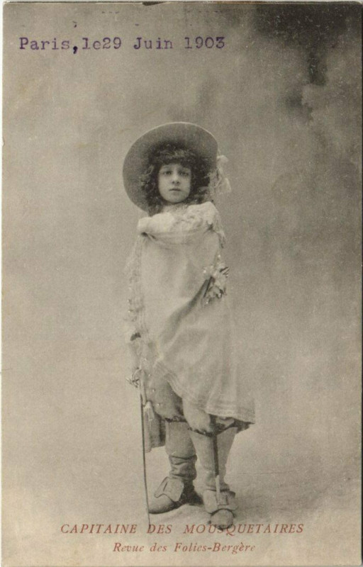 Carte postale ancienne Paris 9e - Capitaine des Mousquetaires à Paris 9e