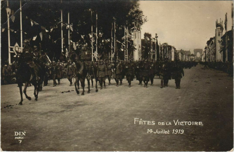 Carte postale ancienne Paris 8e - Fétes de la Victoire à Paris 8e