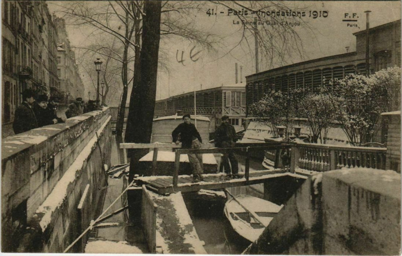 Carte postale ancienne Paris 4e - La Seine au Quai d'Anjou  à Paris 4e