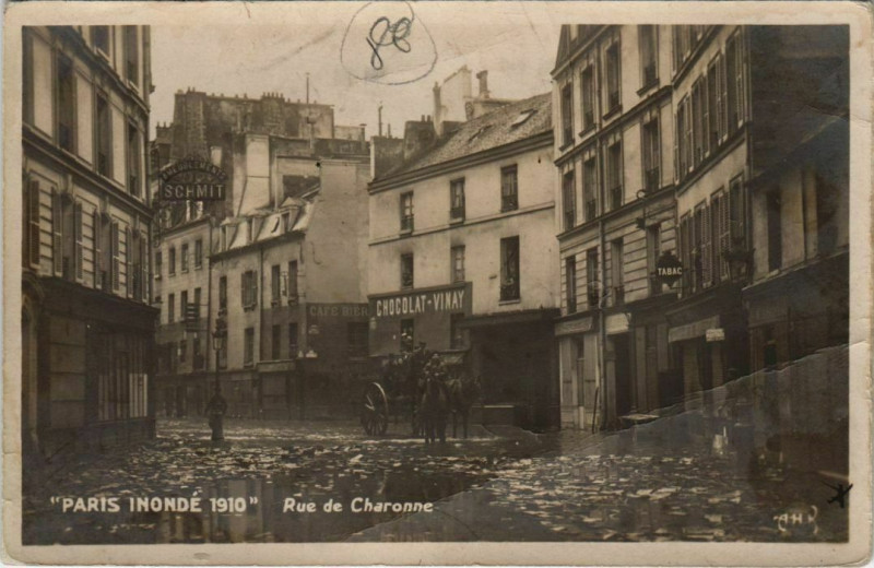 Carte postale ancienne Paris 11e - Rue de Charonne  à Paris 11e