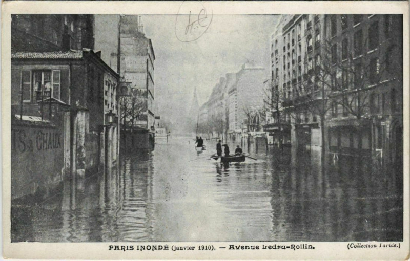 Carte postale ancienne Paris Inondé (Janvier 1910) - Avenue Ledru-Rollin à Paris 12e