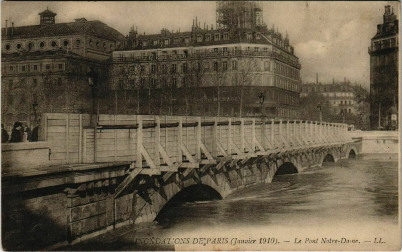 Carte postale ancienne Paris 4e - Le Pont Notre-Dame - Ll.58  à Paris 4e