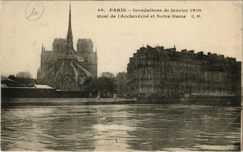 Carte postale ancienne Paris 4e - Quai de l'Archevêché et Notre-Dame  à Paris 4e