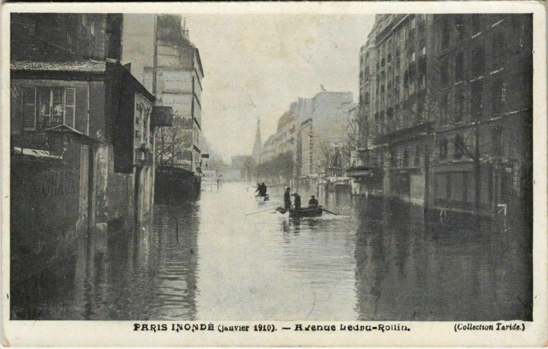 Carte postale ancienne Paris Inondé (Janvier 1910) - Avenue Ledru-Rollin à Paris 12e