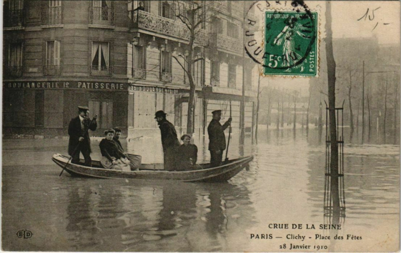 Carte postale ancienne Crue de la Seine - Place des Fêtes à Clichy