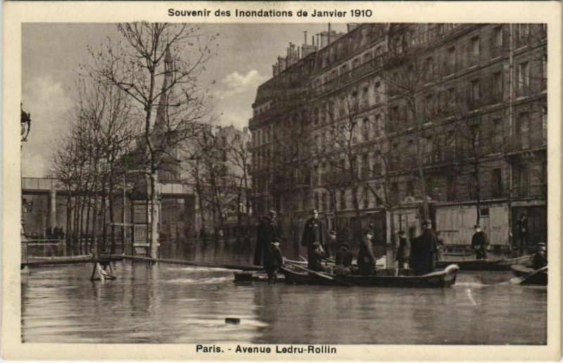 Carte postale ancienne Paris 11e - Avenue Ledru-Rollin  à Paris 11e