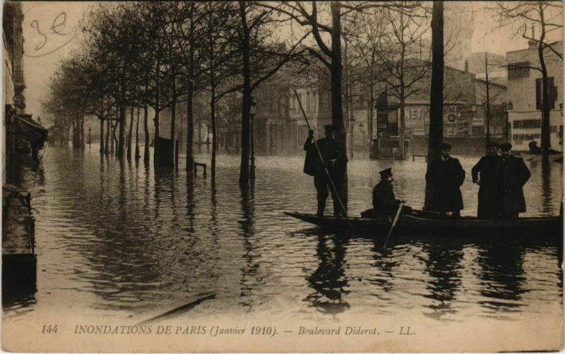 Carte postale ancienne Paris 12e - Boulevard Diderot - Ll.144  à Paris 12e