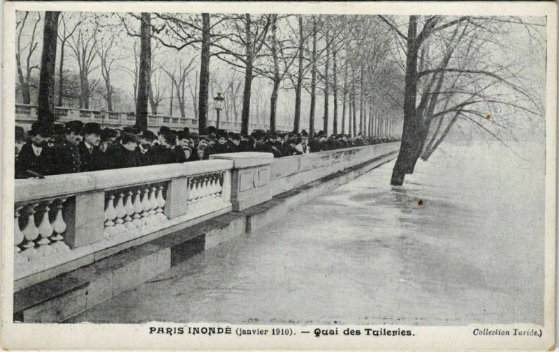 Carte postale ancienne Paris 1er - Quai des Tuileries  à Paris 1er
