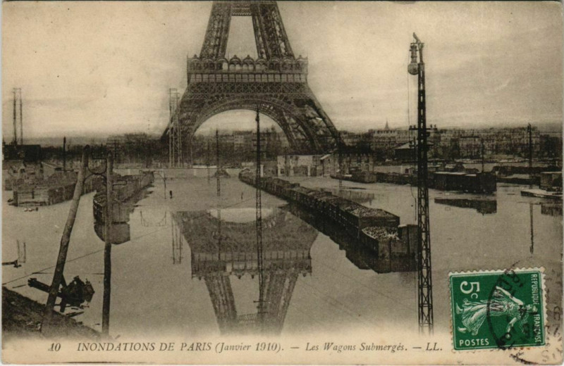 Carte postale ancienne Paris 7e - Les Wagons Submergés - Ll.10  à Paris 7e