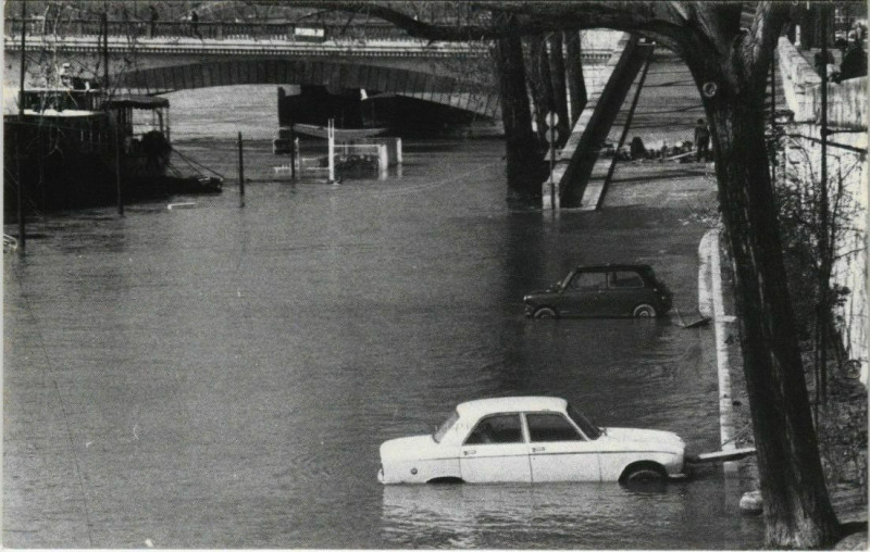 Carte postale ancienne Paris - 1978. Paris inondé - Voitures amphibies  à Paris