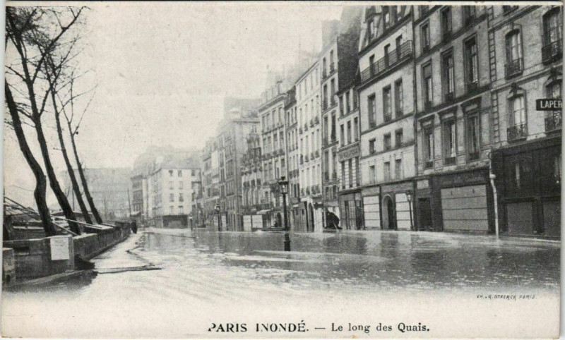 Carte postale ancienne Paris - Paris inondé - Le long des Quais  à Paris