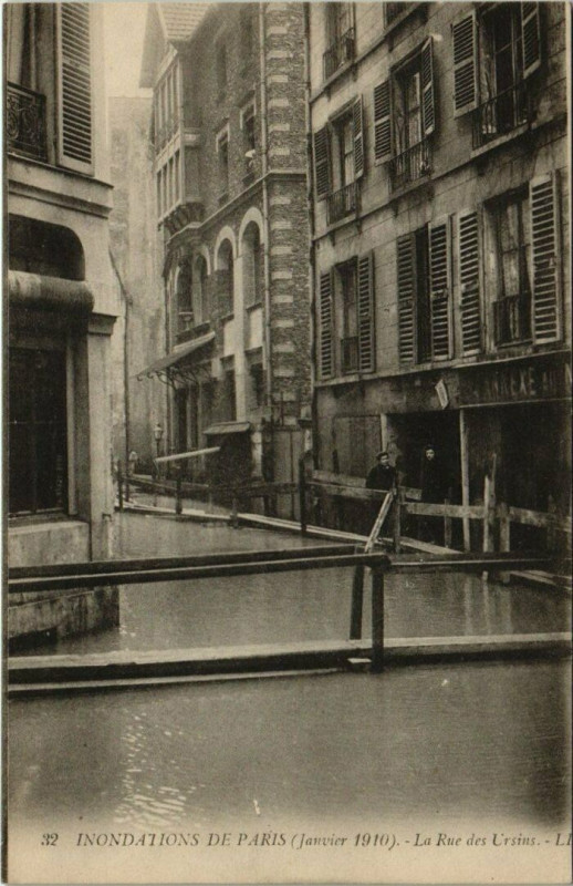 Carte postale ancienne Paris 4e - La Rue des Ursins - Ll.32  à Paris 4e