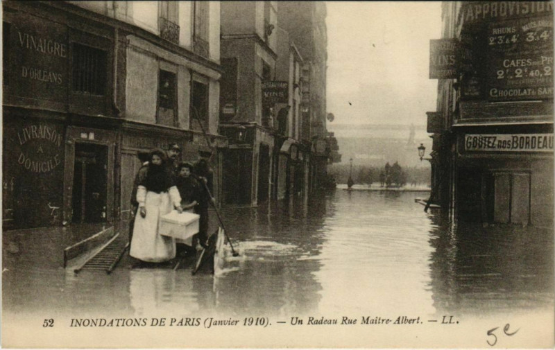 Carte postale ancienne Paris 5e - Un Radeau Rue Maître-Albert - Ll.52  à Paris 5e