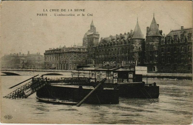 Carte postale ancienne Paris - L'Embarcadère et la Cité - Crue de la Seine  à Paris