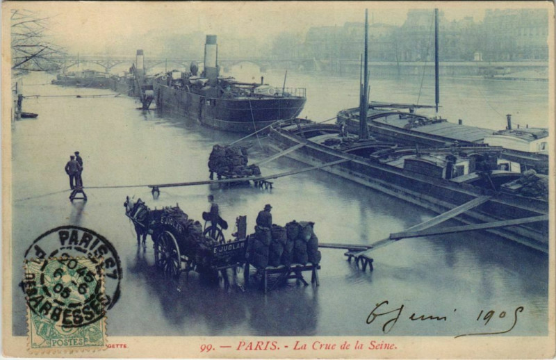 Carte postale ancienne Paris - Crue de la Seine  à Paris