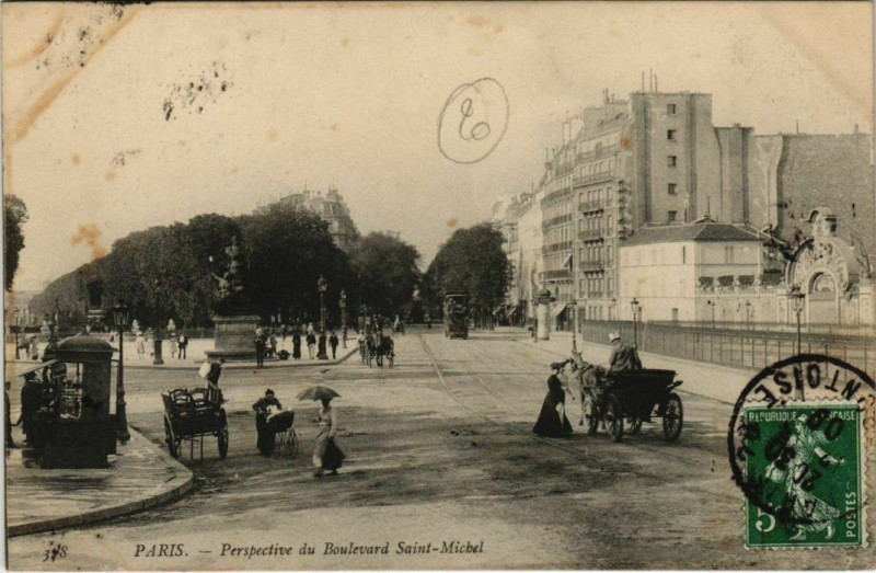 Carte postale ancienne Paris 5e - Perspective du Boulevard St-Michel  à Paris 5e