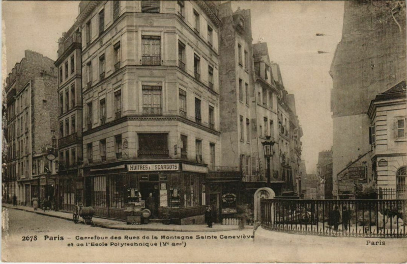 Carte postale ancienne Paris 5e - Carrefour des Rues de la Montagne Sainte...  à Paris 5e