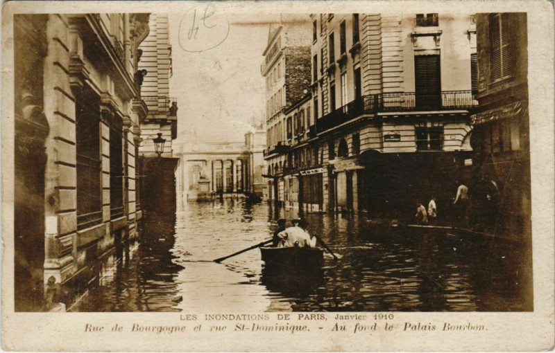 Carte postale ancienne Paris Inondations - Rue de Bourgogne et rue St-Dominiquq  à Paris