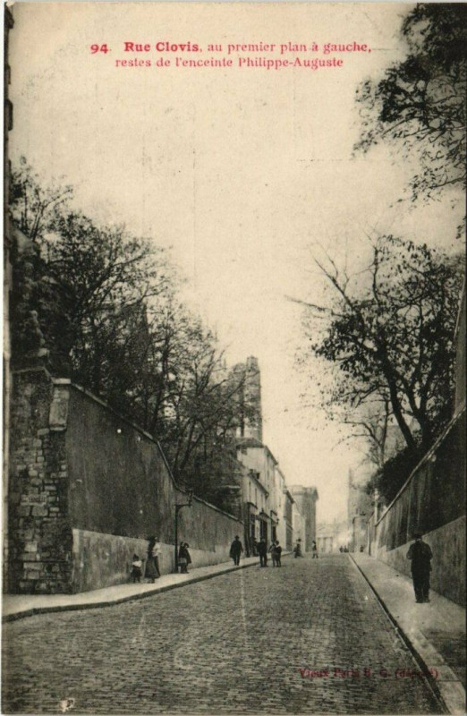 Carte postale ancienne Paris 5e - Rue Clovis, au premier plan à gauche...  à Paris 5e