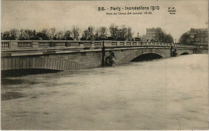 Carte postale ancienne Paris 7e - Le Pont de l'Alma  à Paris 7e