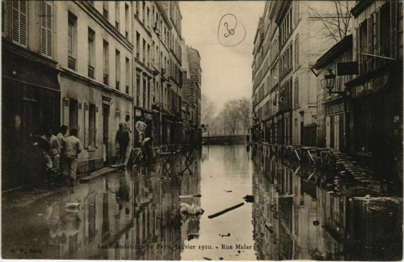 Carte postale ancienne Paris 7e - Les Indations de Paris - Rue Malar  à Paris 7e