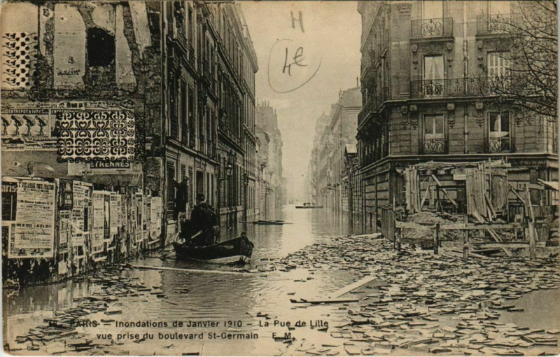 Carte postale ancienne Inondations de Janvier 1910 - La Rue de Lille vue prise du boulevard Saint-Germain à Paris 7e